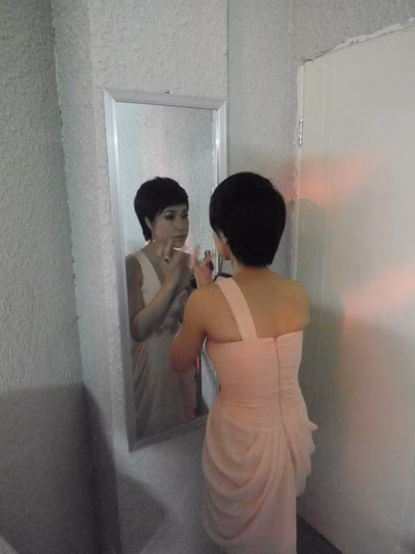 Đến đứng trước gương…