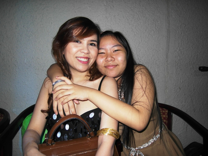 Ngoài nhạc sĩ Lê Quang đến đêm nhạc cổ vũ cho vợ, ca sĩ Cam Thơ còn hạnh phúc hơn, khi bên cạnh còn có đứa con gái bụ bẫm… Nhưng ca sĩ Cam Thơ đã không hát ca khúc nào của đức lang quân trong liveshow của mình.“Cục cưng” của ca sĩ Cam Thơ có ngoại hình bụ bẫm khá giống ông bố nổi tiếng, nhạc sĩ Lê Quang. Ngoài nhạc sĩ Lê Quang đến đêm nhạc cổ vũ cho vợ, ca sĩ Cam Thơ còn hạnh phúc hơn, khi bên cạnh còn có đứa con gái bụ bẫm… Nhưng ca sĩ Cam Thơ đã không hát ca khúc nào của đức lang quân trong liveshow của mình.“Cục cưng” của ca sĩ Cam Thơ có ngoại hình bụ bẫm khá giống ông bố nổi tiếng, nhạc sĩ Lê Quang.