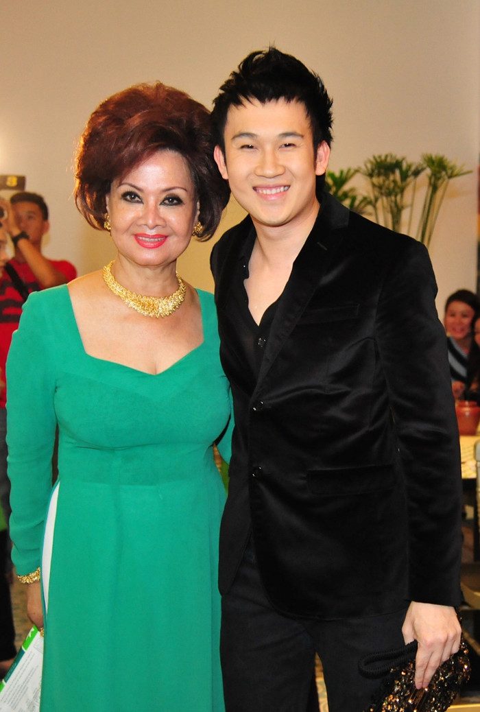 Dương Triệu Vũ (phải).