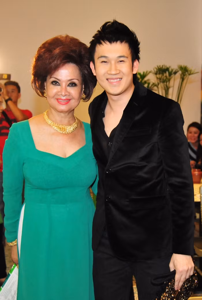 Dương Triệu Vũ (phải).