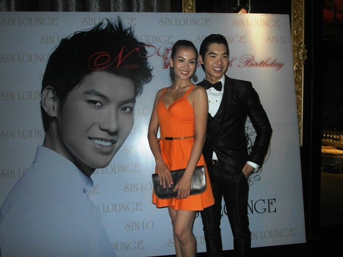 Anh Thư là người trong “đội quân” Bước nhảy hoàn vũ đến chúc mừng Nam Thành sớm nhất. Anh Thư là người trong “đội quân” Bước nhảy hoàn vũ đến chúc mừng Nam Thành sớm nhất.