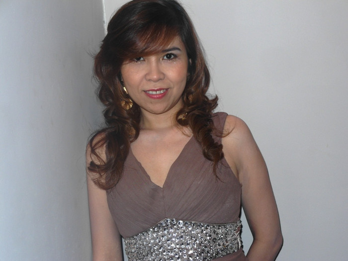 Bận bịu quản lý việc kinh doanh phòng trà, chị ít còn thời gian đi hát. Bận bịu quản lý việc kinh doanh phòng trà, chị ít còn thời gian đi hát.