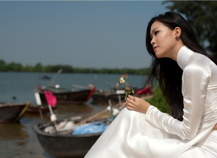 Lập nghiệp tại TP.HCM, cựu hoa hậu Thuỳ Dung đã bồi hồi xúc động trong chuyến “Về nguồn”, tìm lại kỷ niệm tại quê hương Đà Nẵng. Photo: Quốc Huy – Đạo diễn hình ảnh: Vô Thường. Ê-kíp thực hiện: Đạo diễn hình ảnh Vô Thường - Nhiếp ảnh gia: Quốc Huy, Lê Thanh Tùng, Nguyễn Long - Trang điểm: Hạ My, Andy Phan, Phước Lợi, Thanh Phước, Nguyễn Hùng, Dũng Art, Huy Tuấn, Hà Hùng Dũng, Nam Doo - Thiết kế: Đức Hùng, Thuận Việt. Lập nghiệp tại TP.HCM, cựu hoa hậu Thuỳ Dung đã bồi hồi xúc động trong chuyến “Về nguồn”, tìm lại kỷ niệm tại quê hương Đà Nẵng. Photo: Quốc Huy – Đạo diễn hình ảnh: Vô Thường. Ê-kíp thực hiện: Đạo diễn hình ảnh Vô Thường - Nhiếp ảnh gia: Quốc Huy, Lê Thanh Tùng, Nguyễn Long - Trang điểm: Hạ My, Andy Phan, Phước Lợi, Thanh Phước, Nguyễn Hùng, Dũng Art, Huy Tuấn, Hà Hùng Dũng, Nam Doo - Thiết kế: Đức Hùng, Thuận Việt.