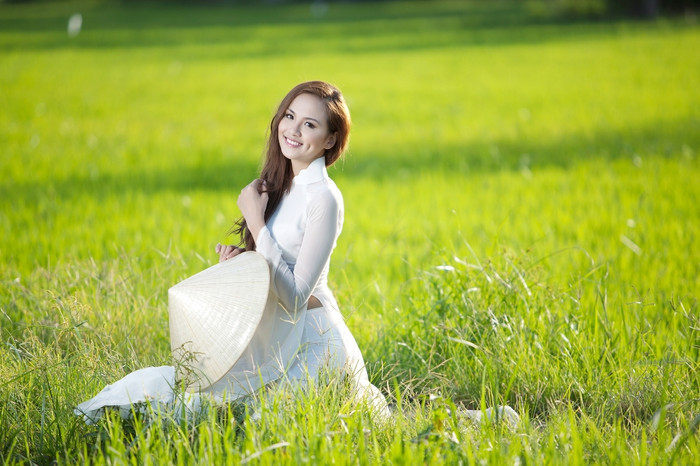 Hoa hậu Diễm Hương đẹp rạng ngời trên cánh đồng lúa chín bát ngát. Photo: Lê Thanh Tùng – Đạo diễn hình ảnh: Vô Thường. Ê-kíp thực hiện: Đạo diễn hình ảnh Vô Thường - Nhiếp ảnh gia: Quốc Huy, Lê Thanh Tùng, Nguyễn Long - Trang điểm: Hạ My, Andy Phan, Phước Lợi, Thanh Phước, Nguyễn Hùng, Dũng Art, Huy Tuấn, Hà Hùng Dũng, Nam Doo - Thiết kế: Đức Hùng, Thuận Việt. Hoa hậu Diễm Hương đẹp rạng ngời trên cánh đồng lúa chín bát ngát. Photo: Lê Thanh Tùng – Đạo diễn hình ảnh: Vô Thường. Ê-kíp thực hiện: Đạo diễn hình ảnh Vô Thường - Nhiếp ảnh gia: Quốc Huy, Lê Thanh Tùng, Nguyễn Long - Trang điểm: Hạ My, Andy Phan, Phước Lợi, Thanh Phước, Nguyễn Hùng, Dũng Art, Huy Tuấn, Hà Hùng Dũng, Nam Doo - Thiết kế: Đức Hùng, Thuận Việt.