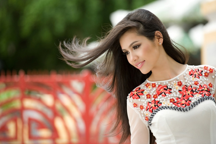 Vẻ đẹp hiện đại của Á hậu Hoàng My trước vẻ cổ kính của lăng Tả quân Lê Văn Duyệt (người dân TP.HCM quen gọi là “Lăng ông Bà Chiểu”). Hoàng My đã có phút “Hoài cổ”, tưởng nhớ vị đại thần đã có công lớn trong việc khai khẩn vùng đất Nam Bộ. Photo: Quốc Huy – Đạo diễn hình ảnh: Vô Thường. Ê-kíp thực hiện: Đạo diễn hình ảnh Vô Thường - Nhiếp ảnh gia: Quốc Huy, Lê Thanh Tùng, Nguyễn Long - Trang điểm: Hạ My, Andy Phan, Phước Lợi, Thanh Phước, Nguyễn Hùng, Dũng Art, Huy Tuấn, Hà Hùng Dũng, Nam Doo - Thiết kế: Đức Hùng, Thuận Việt. Vẻ đẹp hiện đại của Á hậu Hoàng My trước vẻ cổ kính của lăng Tả quân Lê Văn Duyệt (người dân TP.HCM quen gọi là “Lăng ông Bà Chiểu”). Hoàng My đã có phút “Hoài cổ”, tưởng nhớ vị đại thần đã có công lớn trong việc khai khẩn vùng đất Nam Bộ. Photo: Quốc Huy – Đạo diễn hình ảnh: Vô Thường. Ê-kíp thực hiện: Đạo diễn hình ảnh Vô Thường - Nhiếp ảnh gia: Quốc Huy, Lê Thanh Tùng, Nguyễn Long - Trang điểm: Hạ My, Andy Phan, Phước Lợi, Thanh Phước, Nguyễn Hùng, Dũng Art, Huy Tuấn, Hà Hùng Dũng, Nam Doo - Thiết kế: Đức Hùng, Thuận Việt.