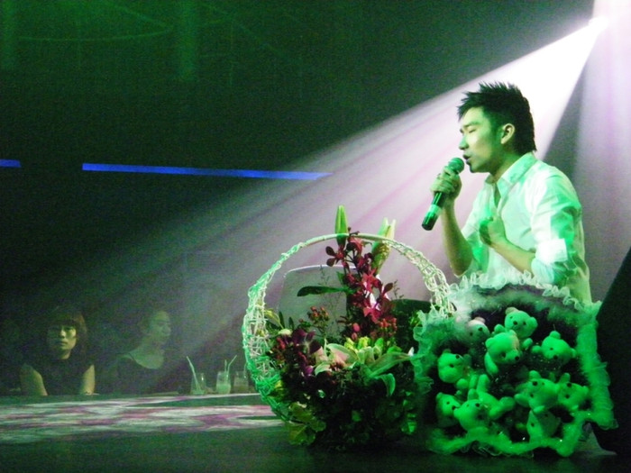 Sau đó, Hà Vy đã nhường sân khấu lại cho Quang Hà. Sau đó, Hà Vy đã nhường sân khấu lại cho Quang Hà.