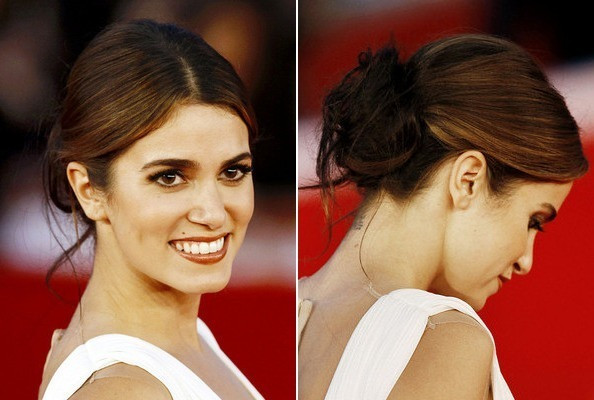 Nikki Reed - ngôi sao phim Chạng vạng lại lựa chọn phong cách đơn giản cho mái tóc màu hạt dẻ. Nikki Reed - ngôi sao phim Chạng vạng lại lựa chọn phong cách đơn giản cho mái tóc màu hạt dẻ.