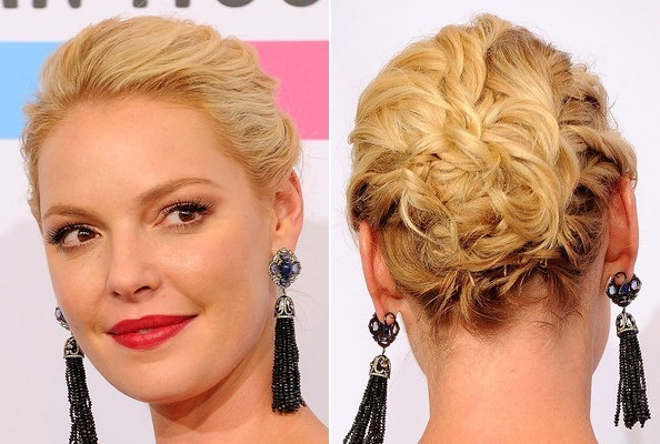 Katherine Heigl với mái tóc được tạo kiểu vô cùng cầu kỳ và bắt mắt.