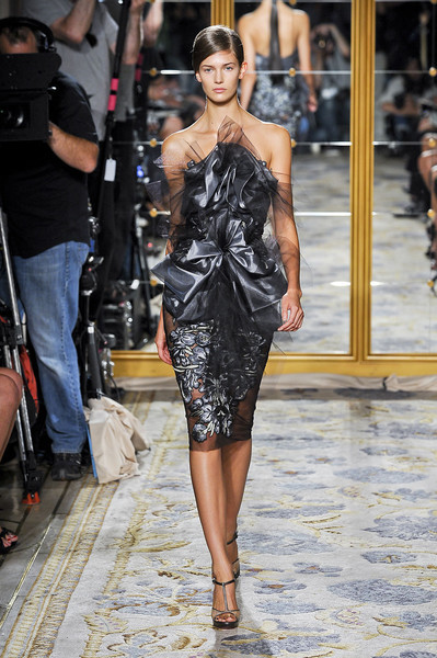 Bộ váy được thiết kế theo kiểu 3D vô cùng hoàn mỹ và bắt mắt. Bộ váy được thiết kế theo kiểu 3D vô cùng hoàn mỹ và bắt mắt.