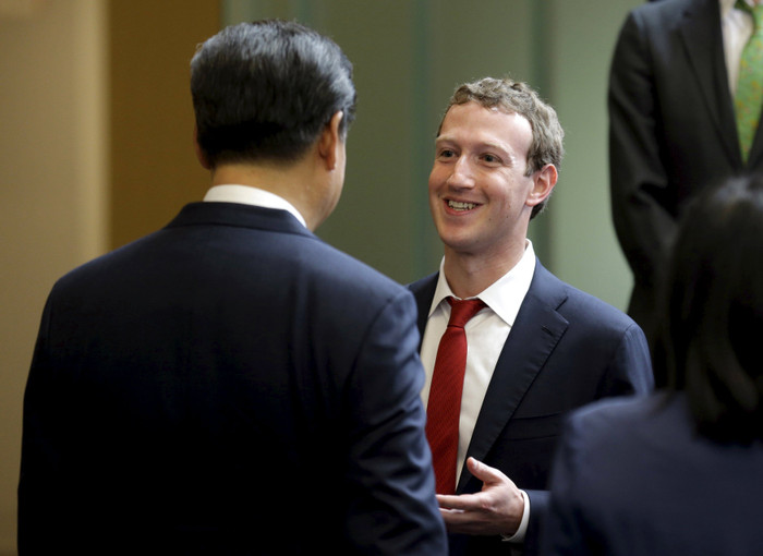 Mark Zuckerberg trong một cuộc trò chuyện với ông Tập Cận Bình, ảnh: The Business Times. Mark Zuckerberg trong một cuộc trò chuyện với ông Tập Cận Bình, ảnh: The Business Times.