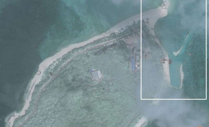 Ảnh chụp vệ tinh một góc đảo Duy Mộng, Hoàng Sa, Đà Nẵng, Việt Nam. Khu vực khoanh vùng ô vuông được cho là Trung Quốc đang chuẩn bị xây dựng trái phép. Ảnh: SCMP. Ảnh chụp vệ tinh một góc đảo Duy Mộng, Hoàng Sa, Đà Nẵng, Việt Nam. Khu vực khoanh vùng ô vuông được cho là Trung Quốc đang chuẩn bị xây dựng trái phép. Ảnh: SCMP.