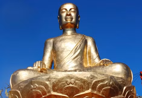 Tượng Đức vua Trần Nhân Tông lúc đã xuất gia và trở thành Sơ Tổ Thiền Tông Việt Nam, Thiền phái Trúc Lâm Yên Tử. Ảnh: Báo Công an Nhân Dân.