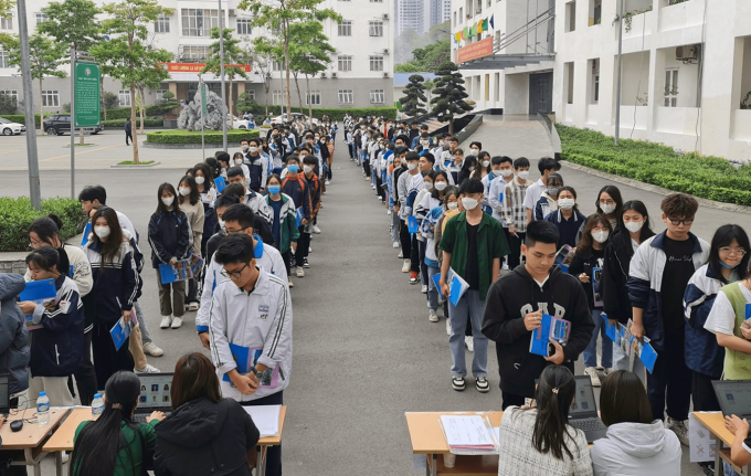 Thí sinh tham dự kỳ thi đánh giá năng lực của Đại học Quốc gia Hà Nội tại điểm thi Đại học Tài nguyên và Môi trường Hà Nội, tháng 4/2023. Ảnh: VNU Thí sinh tham dự kỳ thi đánh giá năng lực của Đại học Quốc gia Hà Nội tại điểm thi Đại học Tài nguyên và Môi trường Hà Nội, tháng 4/2023. Ảnh: VNU