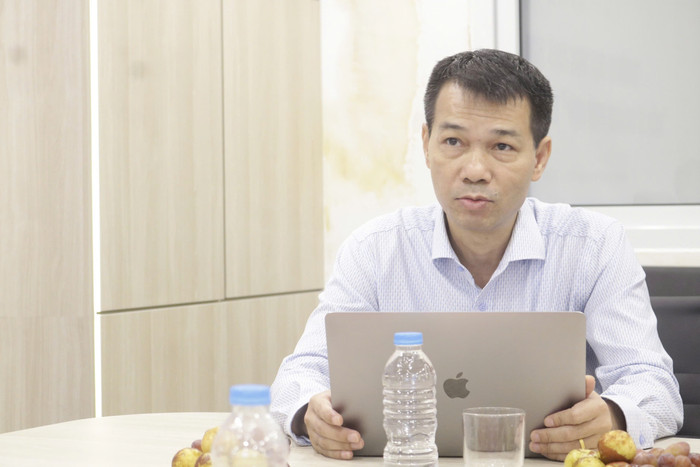 Phó giáo sư, Tiến sĩ Lê Vinh Hưng - Phó Hiệu trưởng phụ trách Trường Đại học Sư phạm Nghệ thuật Trung ương trao đổi tại toạ đàm GDVN-toạ đàm (2).jpg