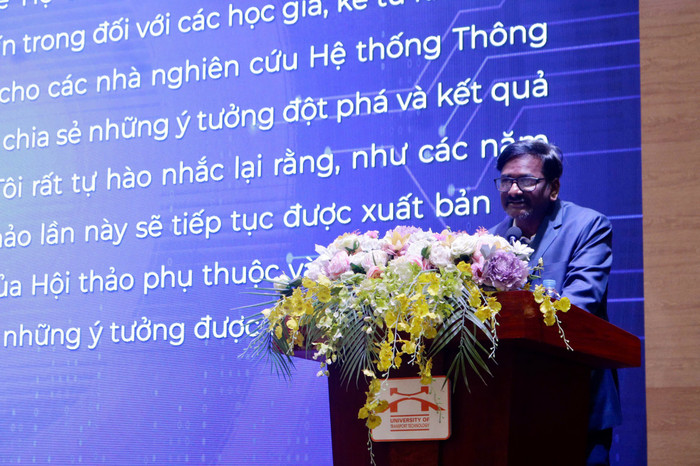 Giáo sư, Tiến sĩ Prasant Kumar Pattnaik - Chủ tịch Hiệp hội Hệ thống thông tin (Ấn Độ) chia sẻ tại Hội thảo GDVN-HT (2).jpg