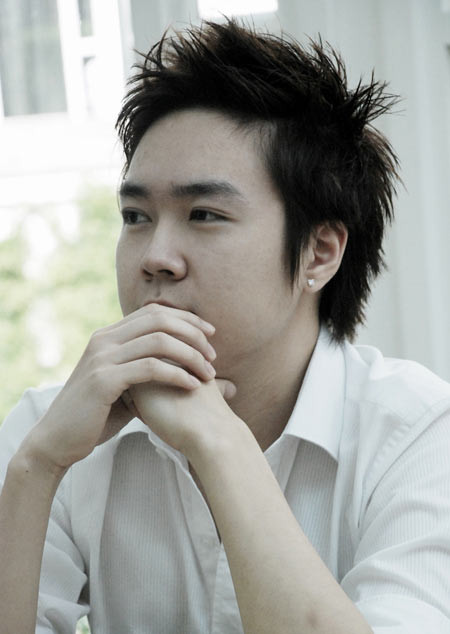 Lê Hiếu là một ca sĩ có giọng hát tốt, không vướng vào scandal. Vì thế khi bị "tố" sỡ hữu xe bất hợp pháp, anh rất bức xúc. Lê Hiếu là một ca sĩ có giọng hát tốt, không vướng vào scandal. Vì thế khi bị "tố" sỡ hữu xe bất hợp pháp, anh rất bức xúc.