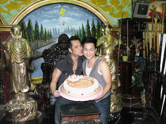 Nhưng khi bước vào tiệc, mọi người mới té ngửa.... Nhưng khi bước vào tiệc, mọi người mới té ngửa....