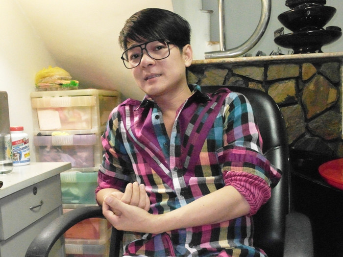 "Mỗi lần bị soi mói về giới tính thế này, tui chỉ biết cười nắc nẻ, chứ không buồn phiền gì đâu". "Mỗi lần bị soi mói về giới tính thế này, tui chỉ biết cười nắc nẻ, chứ không buồn phiền gì đâu".