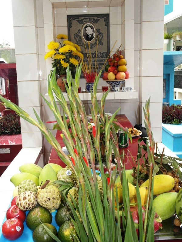 Lê Công Tuấn Anh đã tự tìm đến cái chết vào năm 1996, khi mới 29 tuổi và sự nghiệp đang rực rỡ. Lê Công Tuấn Anh đã tự tìm đến cái chết vào năm 1996, khi mới 29 tuổi và sự nghiệp đang rực rỡ.