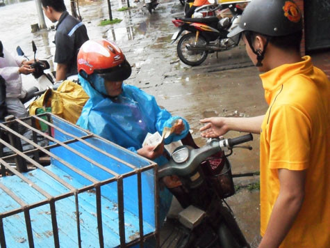 15 nghìn một lần lau khô bu-gi xe máy.