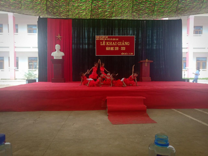 Năm học này ở Nậm Chà vui hơn vì có trường mới Năm học này ở Nậm Chà vui hơn vì có trường mới