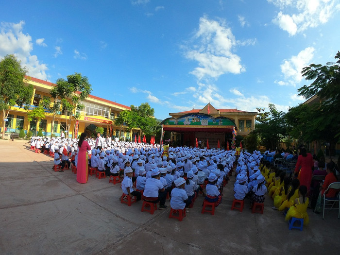 Thầy và trò nhà trường hạnh phúc đầu năm học mới