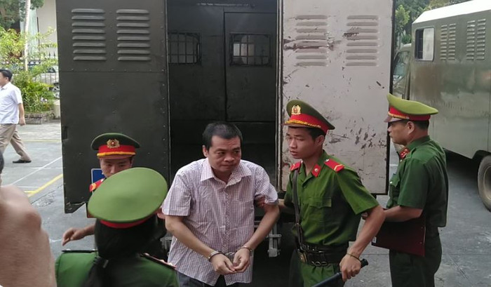 Bị cáo Nguyễn Thanh Hoài bị dẫn giải đến phiên tòa. ảnh: Trần Phương. Bị cáo Nguyễn Thanh Hoài bị dẫn giải đến phiên tòa. ảnh: Trần Phương.