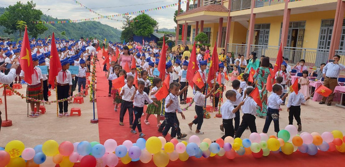 Trường Vàng Đán hôm nay khang trang, sạch đẹp, sẵn sàng cho năm học mới.