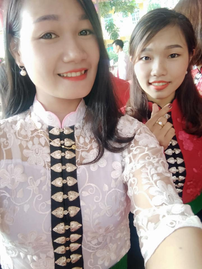 Hai cô giáo ở điểm trường Huổi Lụ 1. (Áo trắng là cô Tòng Thị Lan, áo đỏ là cô Mỹ Trinh) (Ảnh nhân vật cung cấp) Hai cô giáo ở điểm trường Huổi Lụ 1. (Áo trắng là cô Tòng Thị Lan, áo đỏ là cô Mỹ Trinh) (Ảnh nhân vật cung cấp)