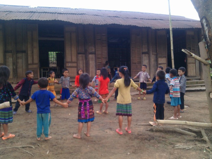 Cần có chế độ chính sách phù hợp với giáo viên vùng cao, biên chế chưa chắc đã là "miếng bánh" hấp dẫn đối với giáo viên. Cần có chế độ chính sách phù hợp với giáo viên vùng cao, biên chế chưa chắc đã là "miếng bánh" hấp dẫn đối với giáo viên.