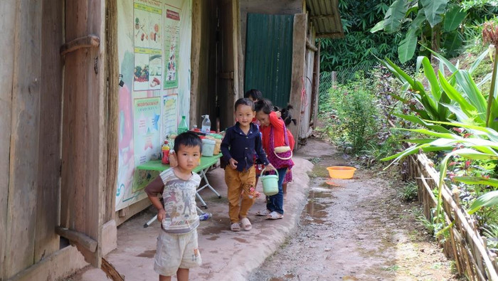 Sắp xếp đồ ăn, thức đựng của mình vào chỗ cho ngăn nắp Sắp xếp đồ ăn, thức đựng của mình vào chỗ cho ngăn nắp