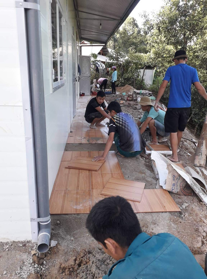 Phần dễ các cô làm, phần khó...nhờ thợ