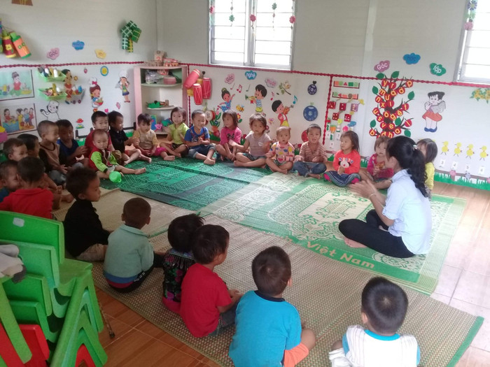 Hết thợ xây em lại làm....cô giáo.