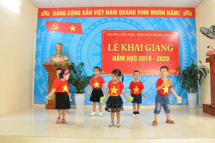 Tiết mục múa hát của các bé mầm non Tiết mục múa hát của các bé mầm non