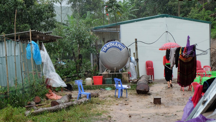 Điểm trường mới tốt hơn trong mưa.