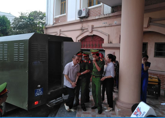 Bị cáo Vũ Trọng Lương bị dẫn giải đến phiên tòa. ảnh: Trần Phương. Bị cáo Vũ Trọng Lương bị dẫn giải đến phiên tòa. ảnh: Trần Phương.