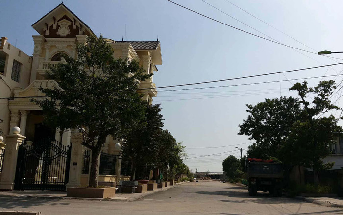 Khu đất bị phân lô bán nền trái phép đã biến thành một khu đô thị với nhiều nhà cao tầng, biệt thự hoành tráng