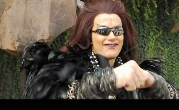 Yêu quái được trang bị kính đen Yêu quái được trang bị kính đen