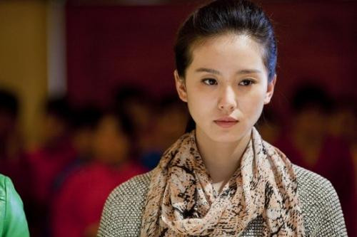 Lưu Thi Thi sinh năm 1987. Khi bước chân vào làng giải trí, cô gây chú ý vì có ngoại hình khá giống ngọc nữ Lưu Diệc Phi Lưu Thi Thi sinh năm 1987. Khi bước chân vào làng giải trí, cô gây chú ý vì có ngoại hình khá giống ngọc nữ Lưu Diệc Phi