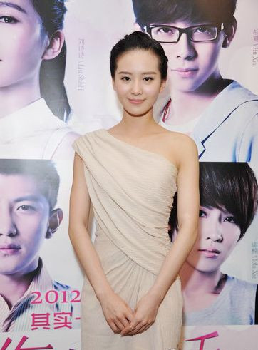 Lưu Thi Thi còn ghi điểm trong mắt mọi người với đời sống không scandal và tính cách giản dị, gần gũi. Cô luôn xuất hiện trước công chúng với phong cách thời trang nữ tính và thanh lịch. Lưu Thi Thi còn ghi điểm trong mắt mọi người với đời sống không scandal và tính cách giản dị, gần gũi. Cô luôn xuất hiện trước công chúng với phong cách thời trang nữ tính và thanh lịch.