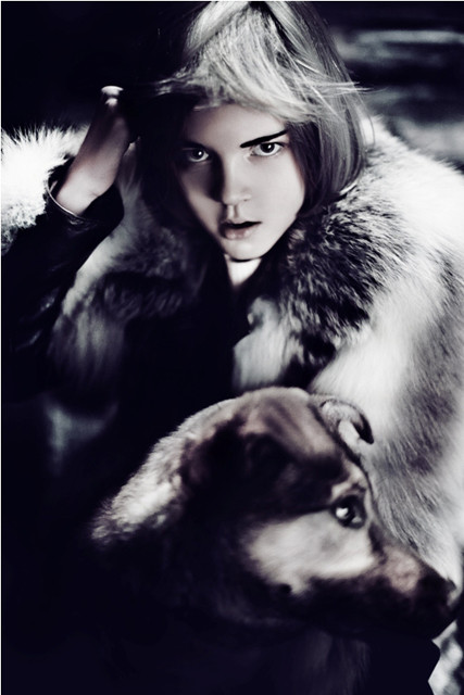 Đẳng cấp của một mẫu nhí chuyên nghiệp không thua kém gì các bậc đàn anh