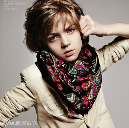 Vẻ điển trai cuốn hút của cậu bé 11 tuổi