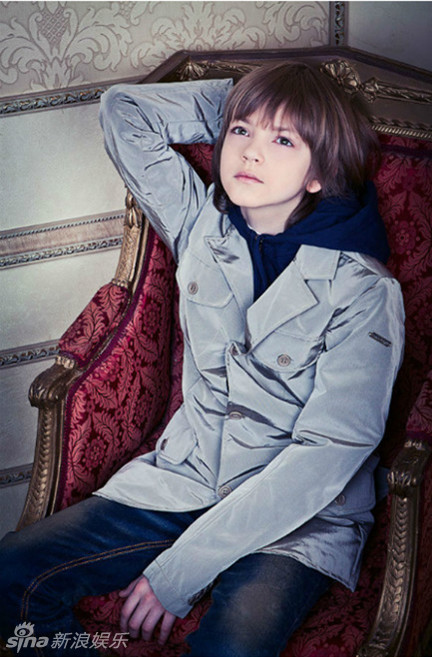 Vẻ lãng tử pha chút thơ ngây ở cậu bé là điều mà các nhà thiết kế rất thích