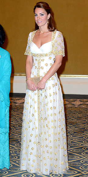 Đầm dài gợi cảm khi dự bữa tối ở Kuala Lumpur Đầm dài gợi cảm khi dự bữa tối ở Kuala Lumpur