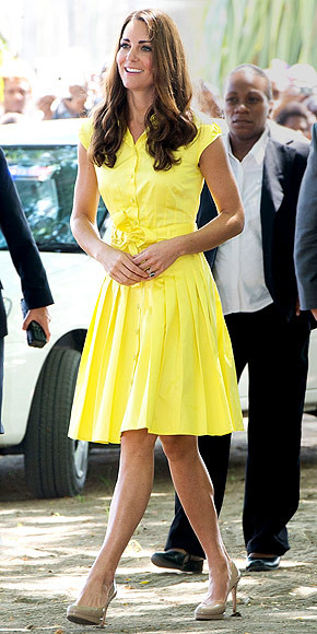 Đầm vàng trẻ trung và nữ tính Đầm vàng trẻ trung và nữ tính