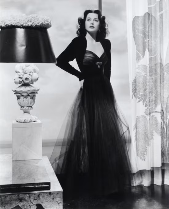 Sở hữu một vóc dáng yêu kiều và vẻ đẹp kiêu sa, lộng lẫy Sở hữu một vóc dáng yêu kiều và vẻ đẹp kiêu sa, lộng lẫy