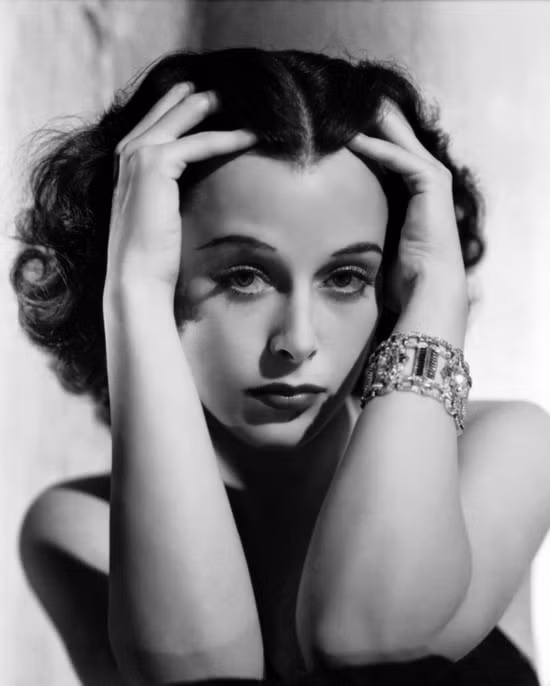 Đôi mắt sâu cuốn hút Đôi mắt sâu cuốn hút