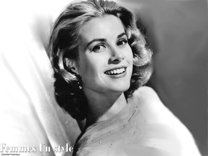 Nục cười rạng rỡ, sang trọng