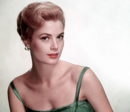 Không chỉ khuôn mặt xinh đẹp, bà còn sở hữu một thân hình chuẩn từng centimet.