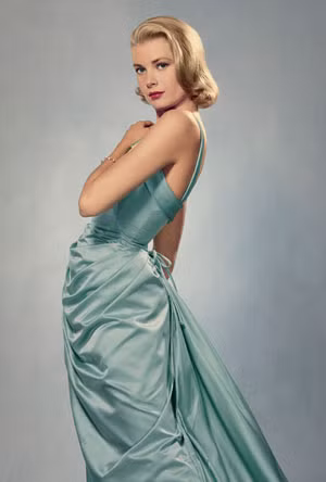 Xinh đẹp, nổi tiếng, bà nhanh chóng lọt vào mắt xanh của nhiều người đàn ông có quyền lực thời bấy giờ.